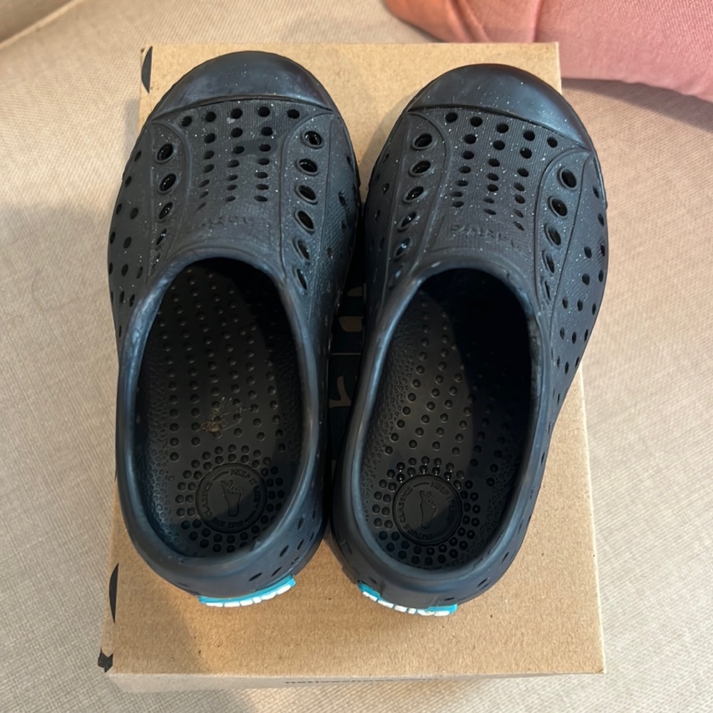 Jefferson child, all black native toddler shoes. Size 7C.